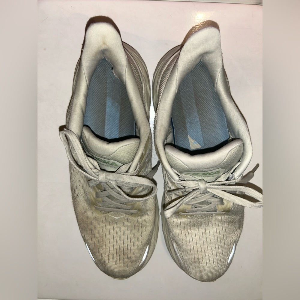 Hoka Clifton 8 Women's Athletic Shoes
‘Smoke Green’